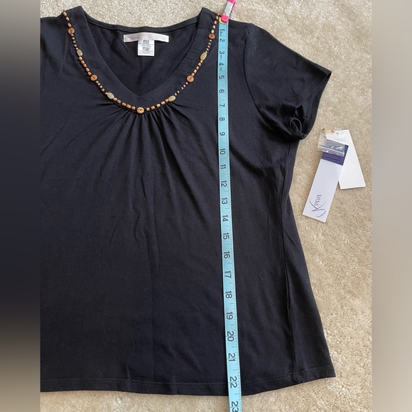 Kiara - Black V-Neck Ruched Wood Stone Bead Trim Top Tee - NEW w/ TAGS - Size M - Picture 4 of 9